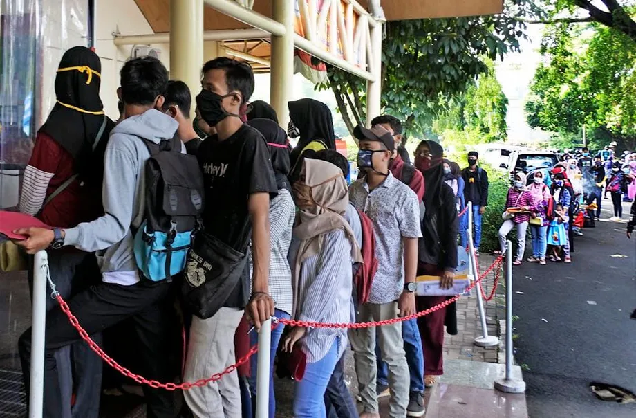 インドネシアの失業危機：就職フェア、経済逆風、そして安定した雇用を求める闘い