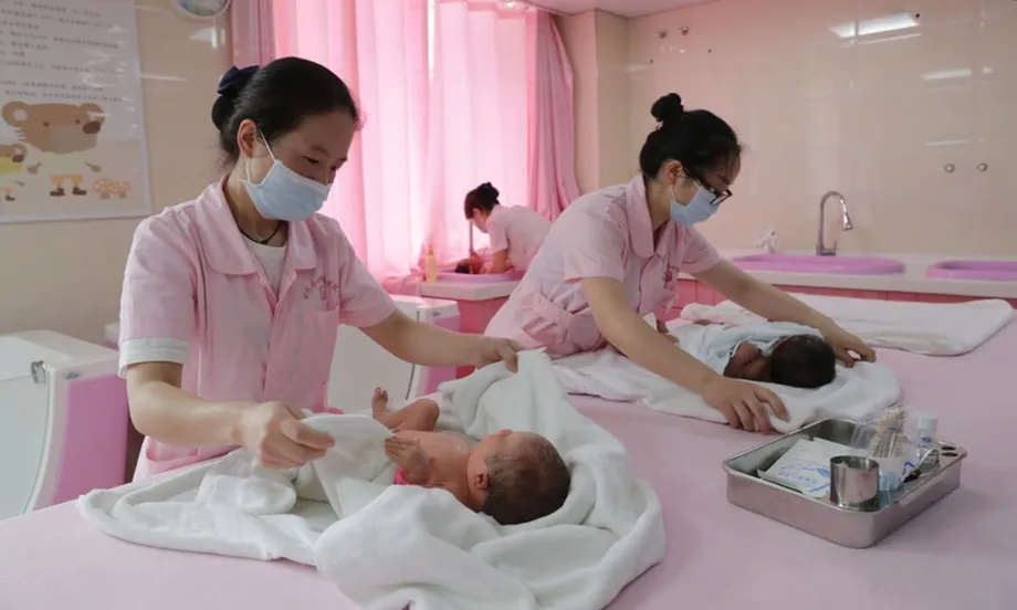 中国の全国出生補助金：現金給付で人口危機を食い止められるか