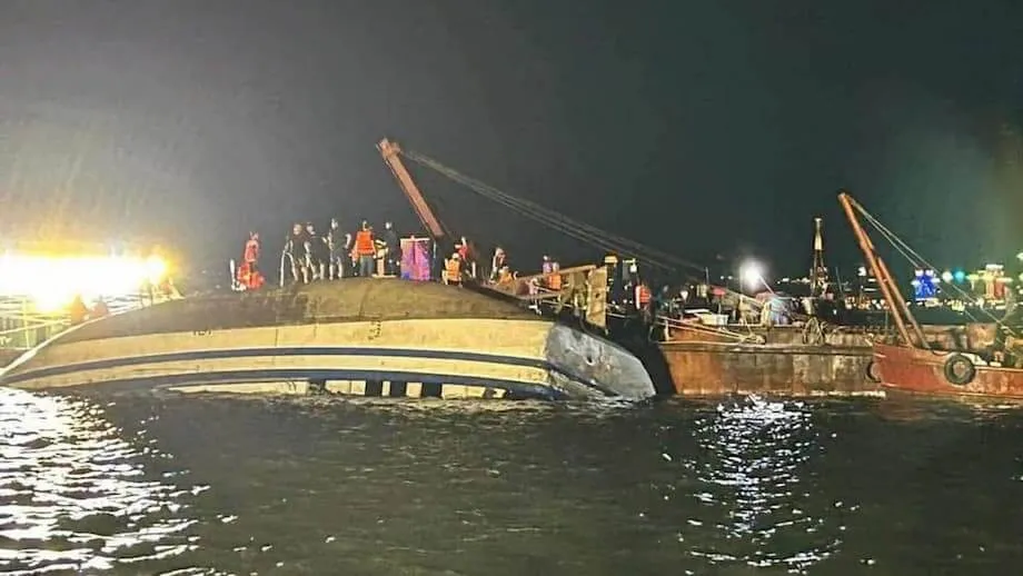 ハロン湾で観光船が転覆、数十人死亡　ベトナムで近年最悪の海難事故