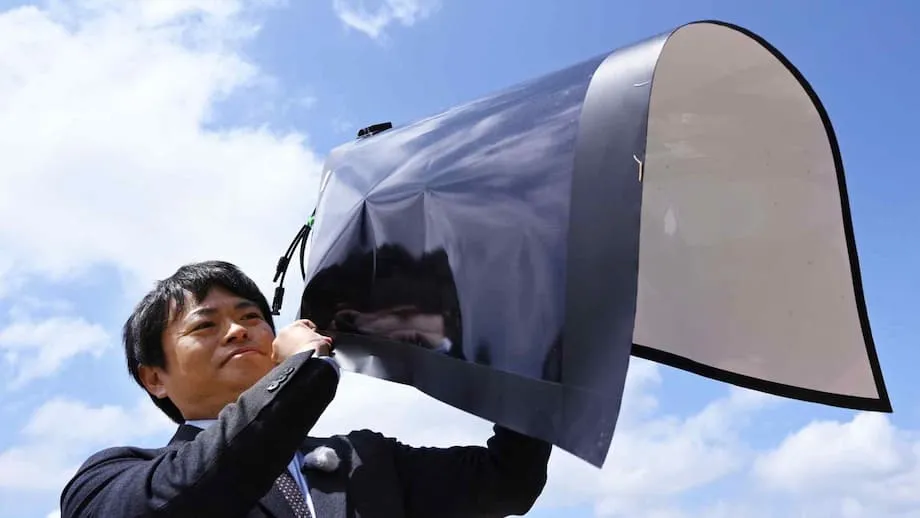 超薄型・超軽量太陽光パネルを推進する日本、ペロブスカイト技術が大阪・関西万博2025で注目
