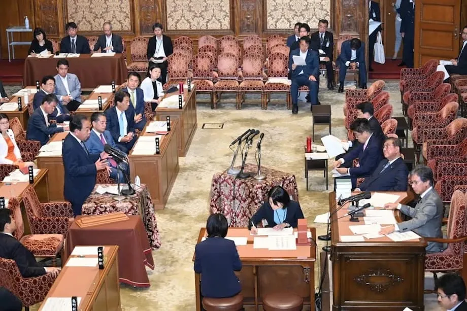 日本の戦争の歴史をめぐる政治的対立：記憶、アイデンティティ、国家の魂をめぐる闘い