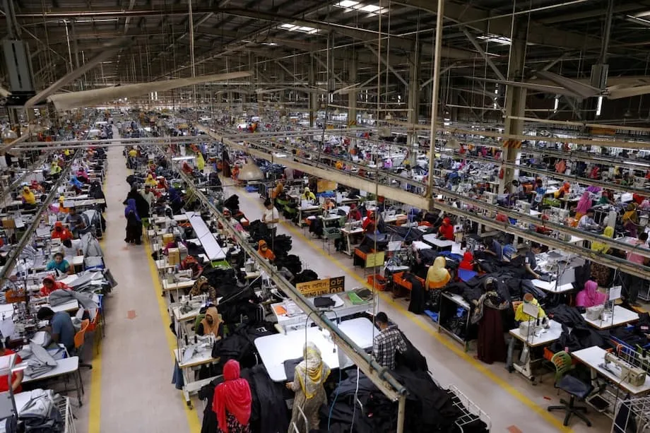 岐路に立つバングラデシュの衣料品産業：米国の関税引き下げ、地域間競争、世界貿易の行方