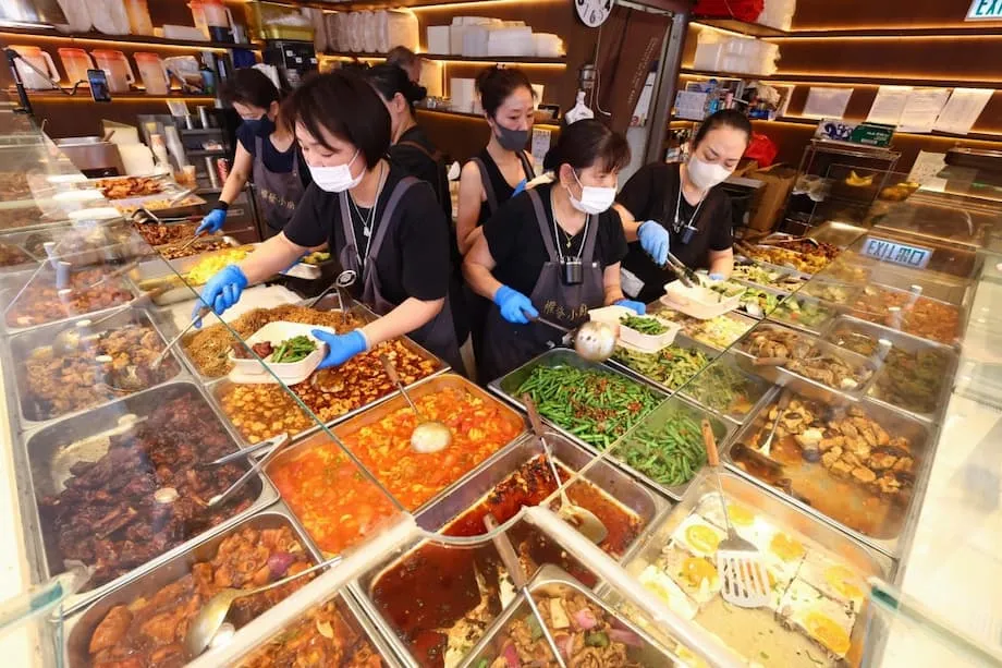 閉店相次ぐ香港の飲食業界、経済不安に直面