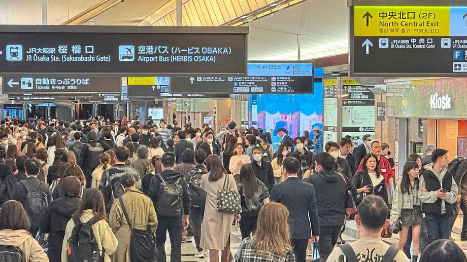 日本の観光ブーム:経済的恩恵と地域への負担、そして持続可能な解決策を求める声