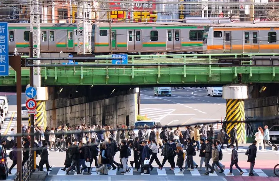 東京の混雑する通勤:なぜ電車の混雑が再び急増しているのか