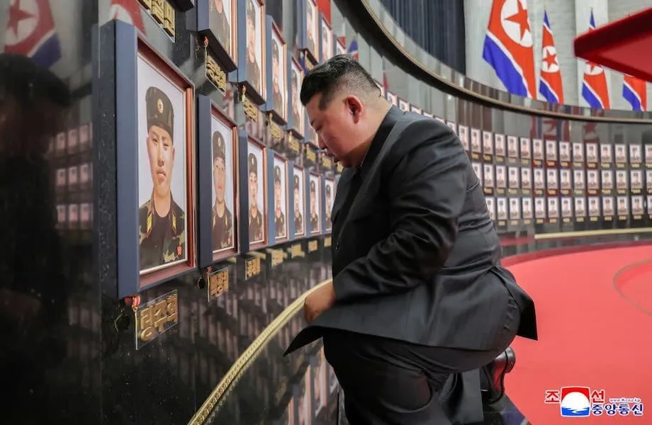 金正恩、ウクライナでロシア側として戦い死亡した北朝鮮兵士に涙の追悼