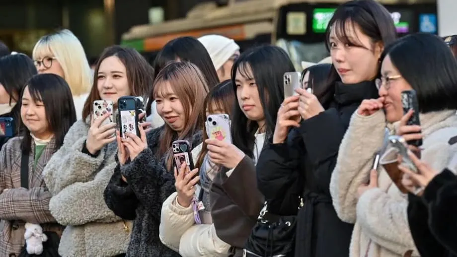 日本の自治体、スマホ利用を1日2時間に制限する案を提案　議論呼ぶ