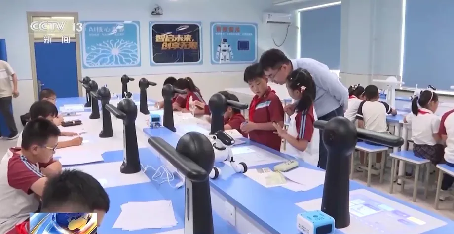 中国、全国の学校でAI教育課程を開始