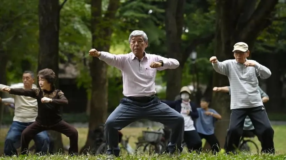 日本の100歳以上人口が10万人に迫る、健康改善と高齢化の課題を映す記録