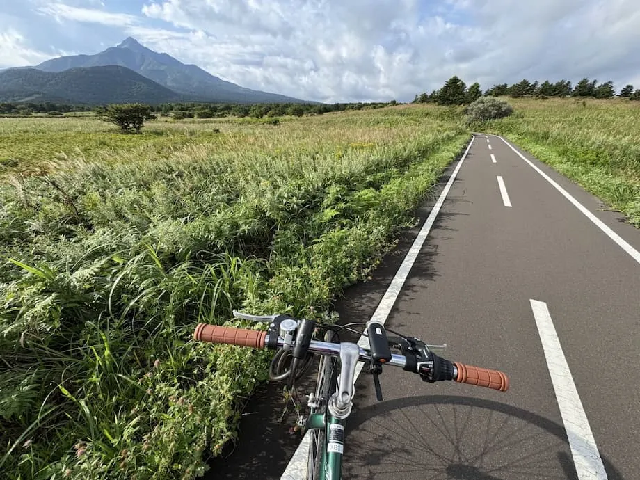 利尻島と礼文島：北海道最北の静かな道、手つかずの海岸、採れたてのウニ