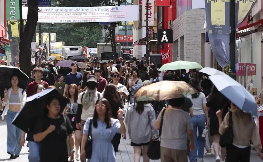 韓国の中国人団体観光客向けビザ免除計画に反発、健康への懸念や幅広い政治論争に発展