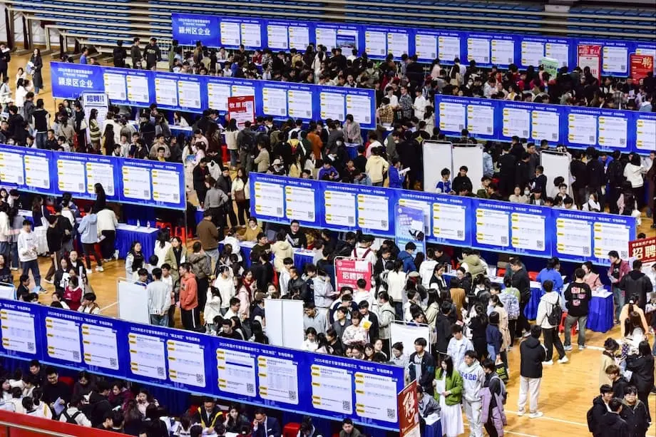 新卒者が過去最多となるなか、採用低迷で中国の若年失業率が2年ぶり高水準に