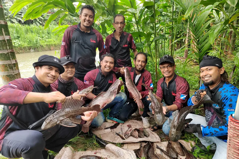 外来魚がマレーシアの河川を脅かすなか、釣り人が保全の担い手に