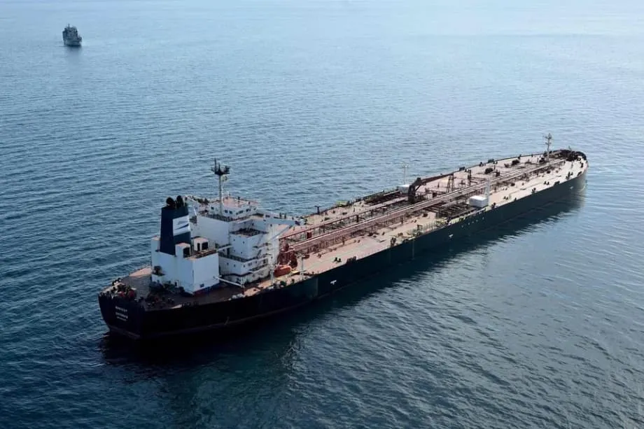 制裁対象のロシア産LNG、マレーシア沖で「影の船隊」が積み替え