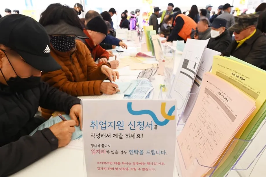 韓国の賃金格差が過去最大に、高齢者が低賃金の介護パートに流入