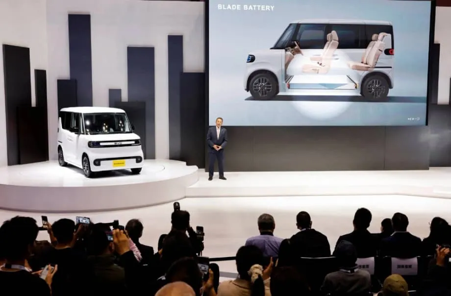 BYD、東京で軽EV「ラッコ」を披露　日本の小型車市場で競争激化