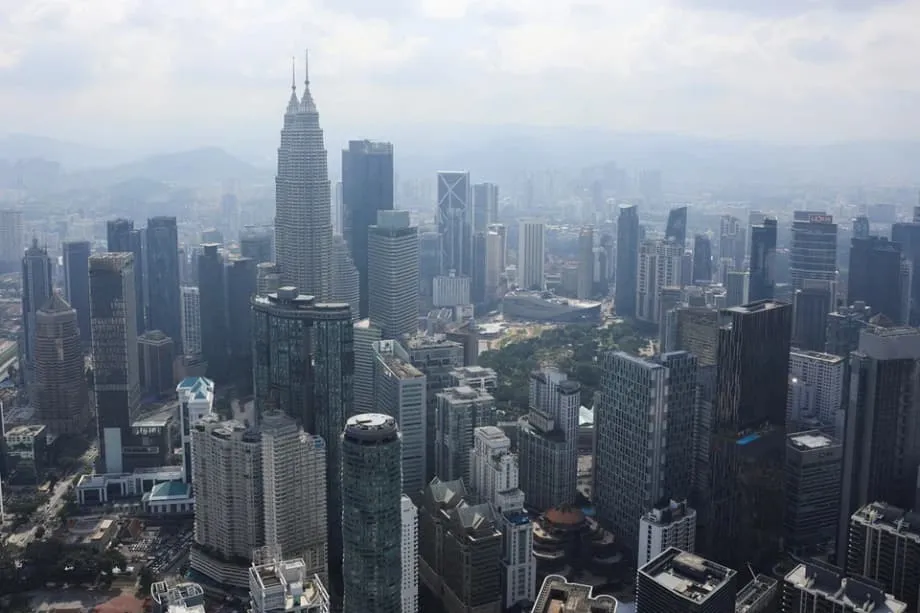 マレーシアの時間帯をめぐる論争：健康、朝の光、時計を戻すコスト