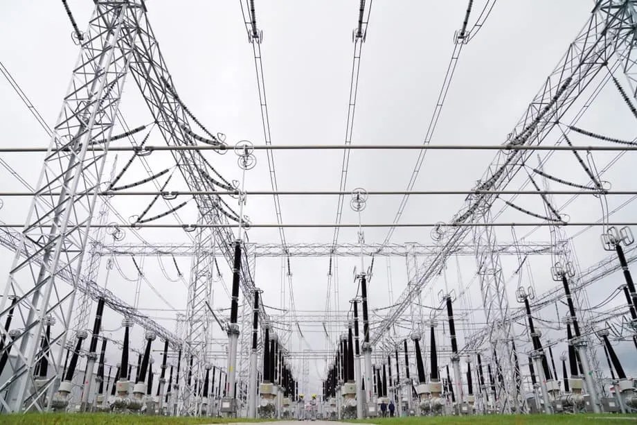 世界的な電力網の逼迫を背景に、AIが中国の電力設備輸出ブームを促す
