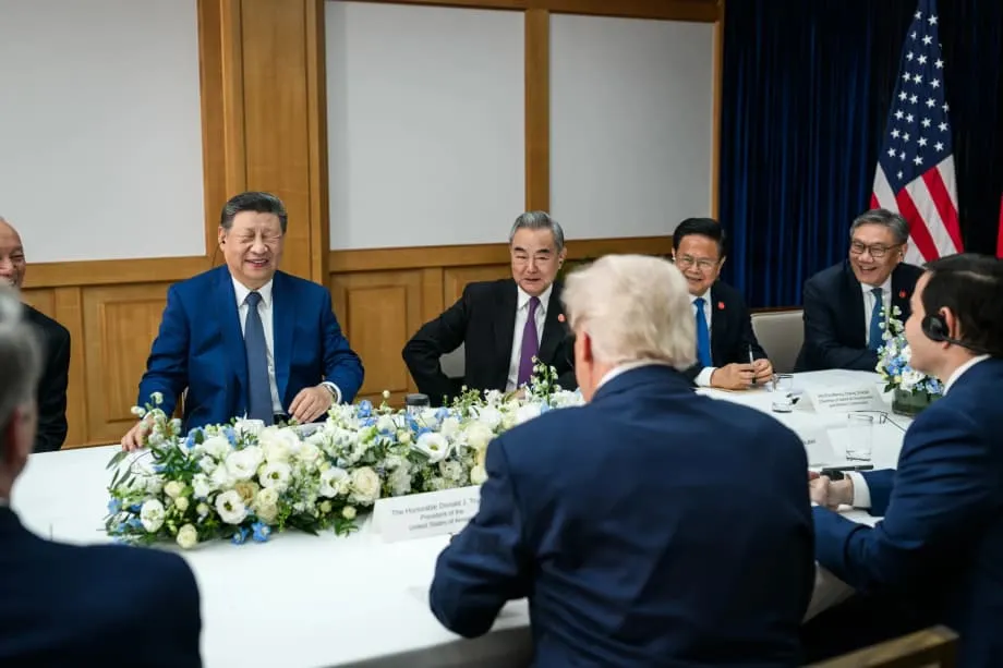 APECで習近平氏が笑顔、率直な写真が映す国際舞台と国内イメージの隔たり