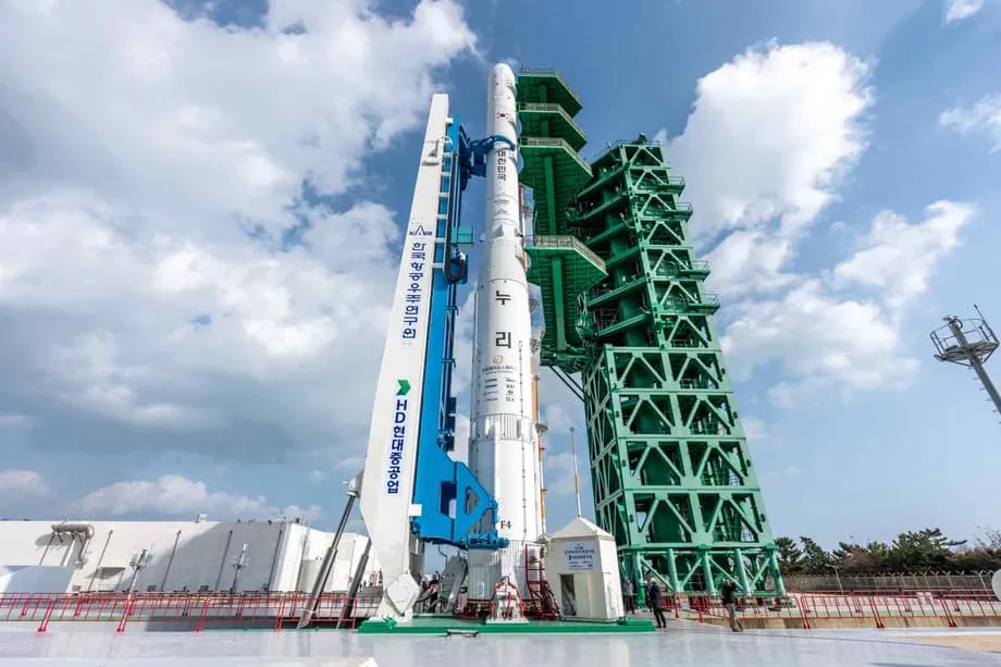 韓国、民間主導のヌリロケット初打ち上げに成功　13機の衛星が軌道投入