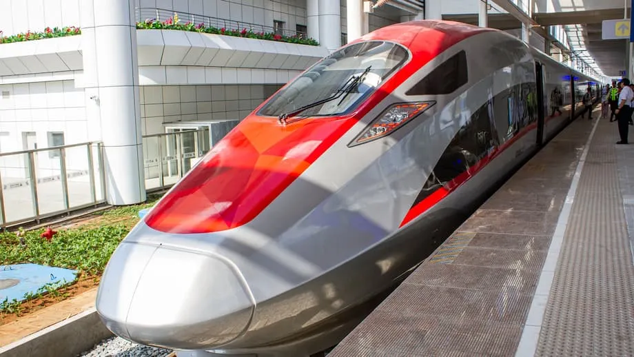 インドネシアの高速鉄道Whoosh、増大する債務の試練に直面