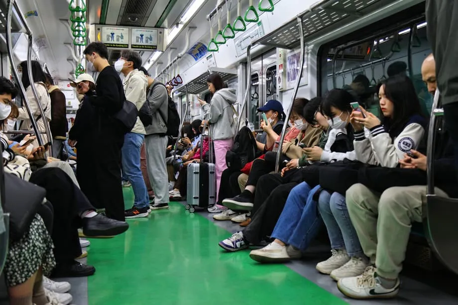 世界最長の通勤時間が韓国のメンタルヘルス危機を増幅