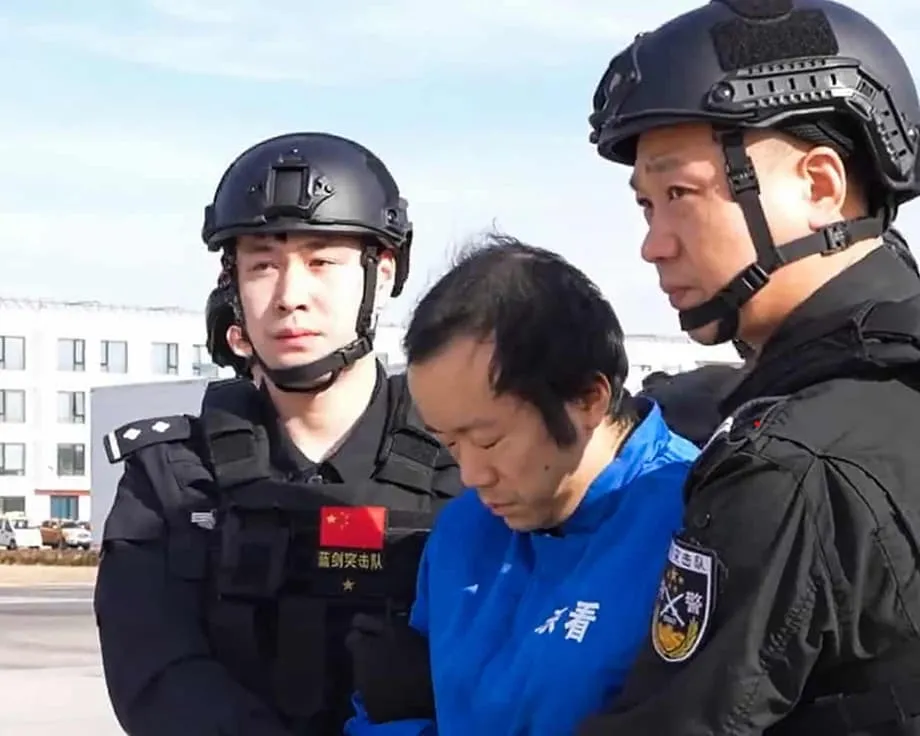 詐欺の首謀者とされる人物、中国へ送還　世界規模の詐欺組織取り締まりが強化へ