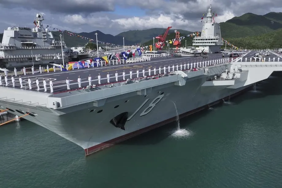 中国の原子力空母への推進：海軍への野望の新時代