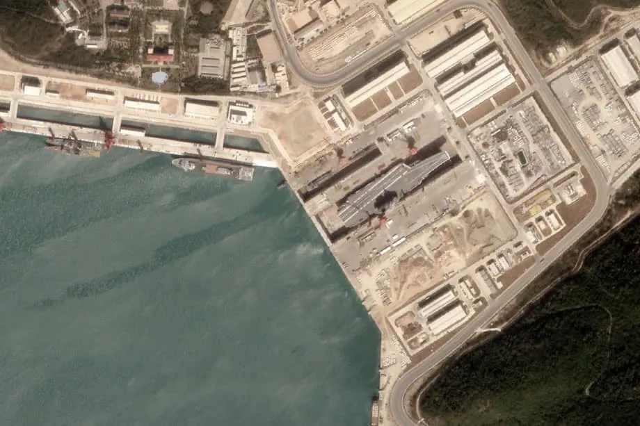 中国空母「山東」が新ドックに入渠、海軍兵站の重要な節目