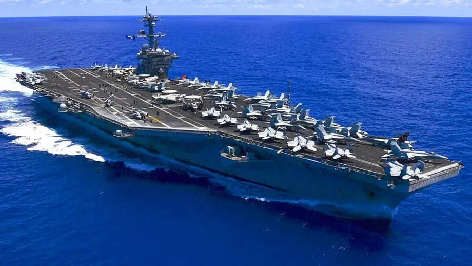 南シナ海でのUSSエイブラハム・リンカーンの実弾射撃訓練、軍事的態勢と環境リスクを浮き彫りに