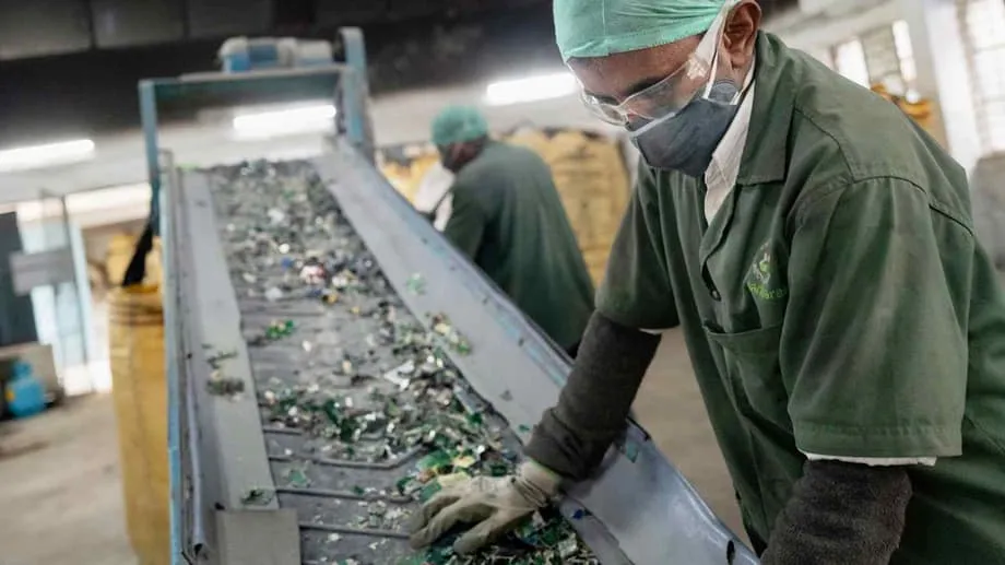 インド、中国の鉱物掌握を断ち切るため都市鉱山に1億6600万ドルを賭ける