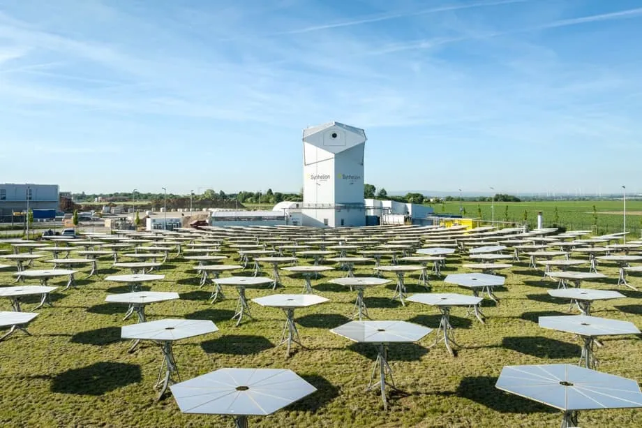 科学者、人工光合成と太陽光で二酸化炭素を燃料に変換
