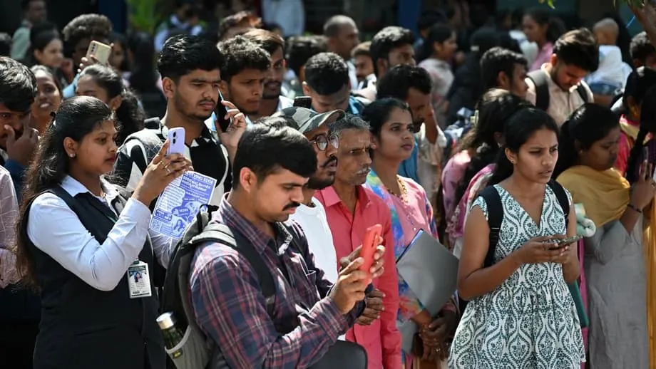 インドの静かな人口革命：人口爆弾から高齢化社会へ
