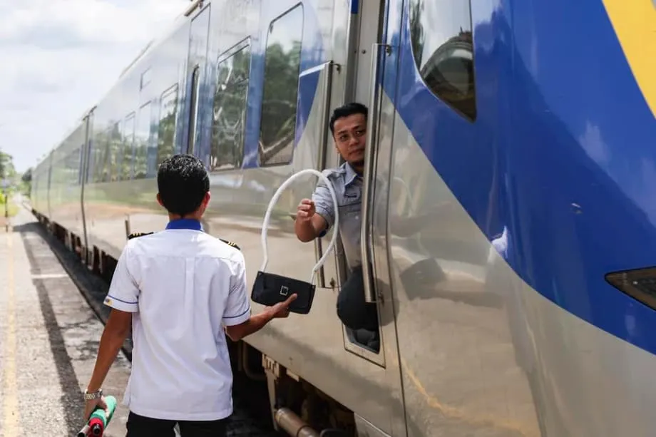マレーシアのジャングル鉄道が守る、植民地時代から続く百年のトークン儀式