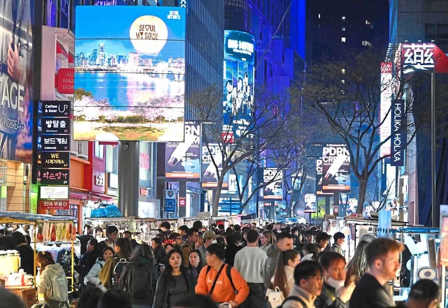 ソウル、デジタル広告の輝きを抑制　国内初の明るさ指針で看板のまぶしさに対応