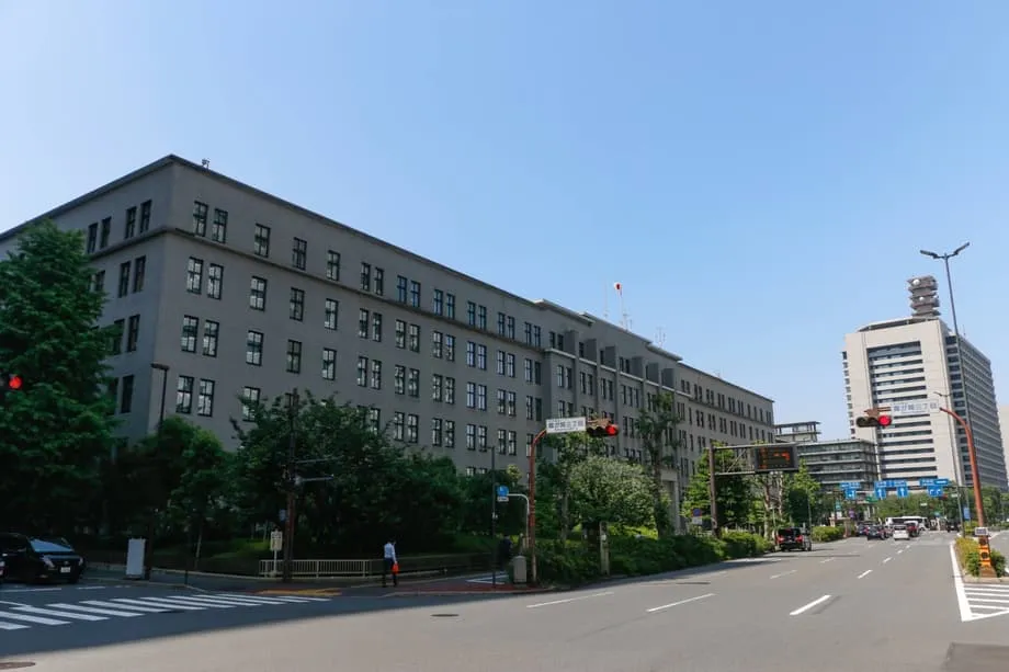 医師過剰が見込まれる中、日本が医学部定員の大幅削減を提案