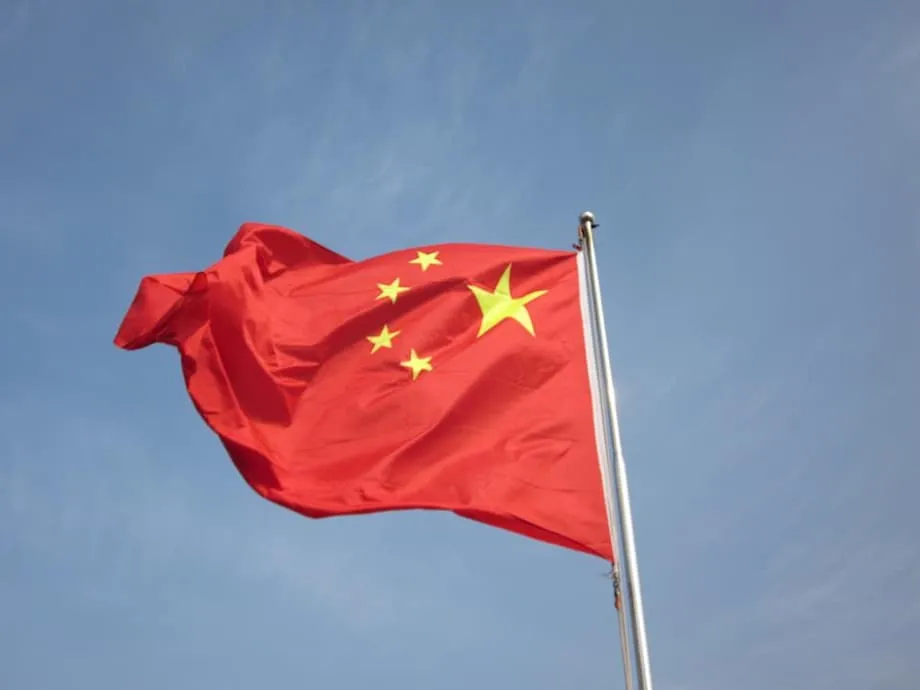 中国の裁判所が法的な一線、企業はAIを口実に従業員を解雇できず