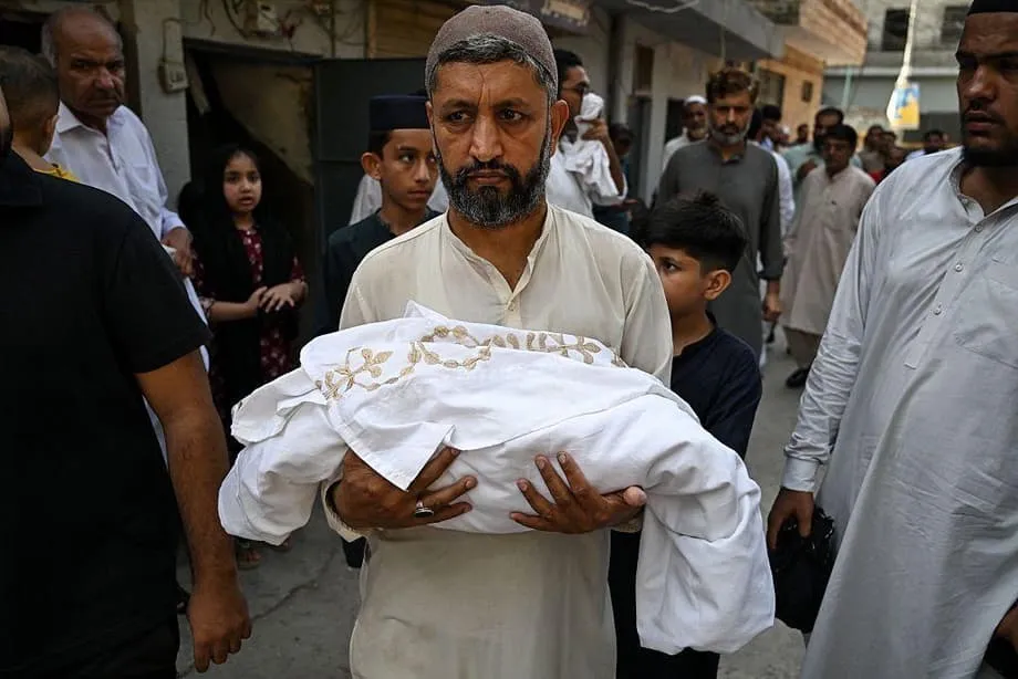 パキスタンの病院火災調査、乳児14人死亡の背景に長年の安全対策不備