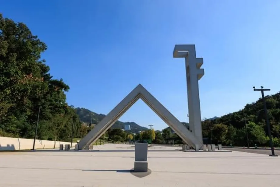 ソウル大学の内側：外国人教員が溶け込み、指導的役割を担う難しさ