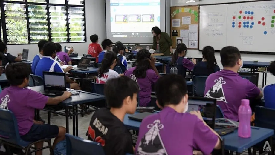 シンガポールの中等学校でスマートフォン規制強化、保護者や教員の反応は