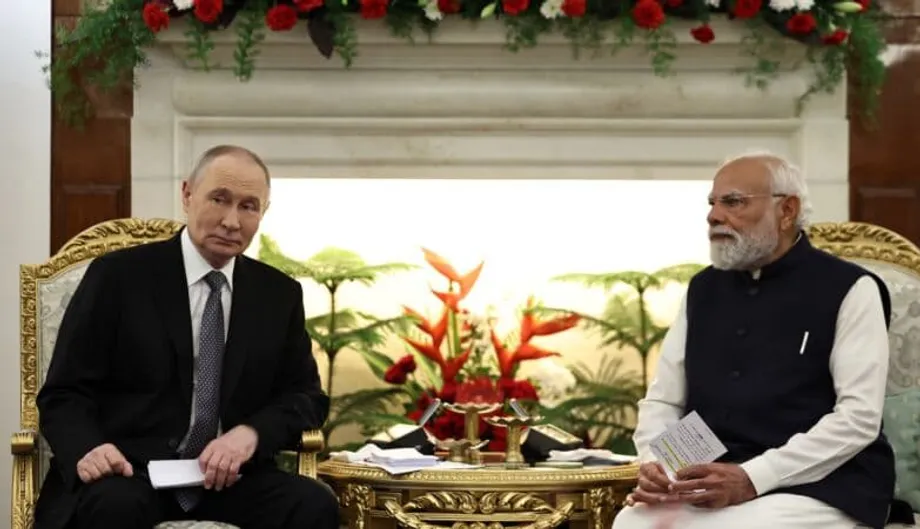 インドがロシアとの関係を深化し、ウクライナ中立を拒否しつつ和平を訴える