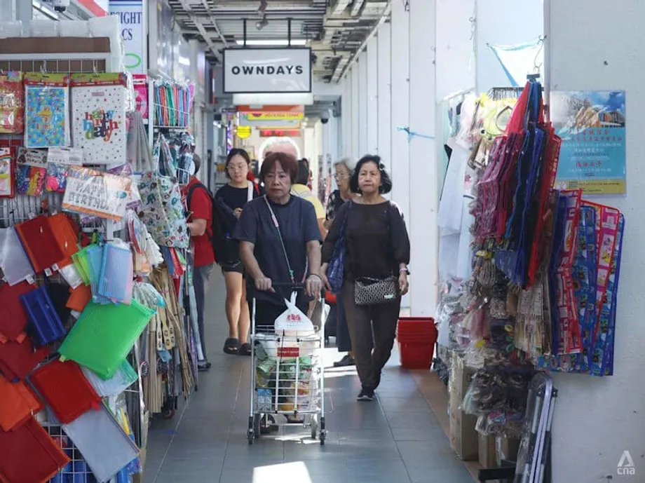 シンガポール郊外住宅地の小売業の岐路：伝統、チェーン、そしてコミュニティ