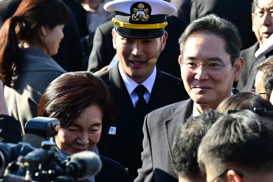 財閥の御曹司、グローバル・リーダーへ海軍で新たな航路を切り開く