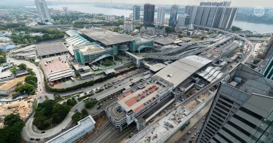 マレーシアのタクシー運転手ら、シンガポールとの越境降車制度変更の詳細を困惑と懸念のうちに待つ
