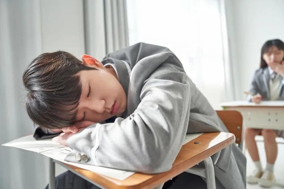 学業圧力の中で、韓国の高校生が睡眠不足とメンタルヘルス危機に直面
