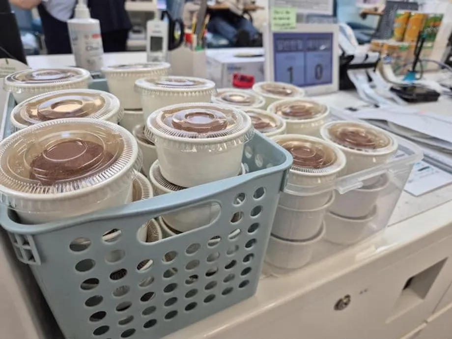 韓国、慢性的な血液不足にバズるクッキーとK-POPカードで立ち向かう