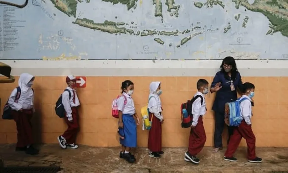 インドネシア、2027年の大胆な教育改革で小学校3年生から英語を必修化へ