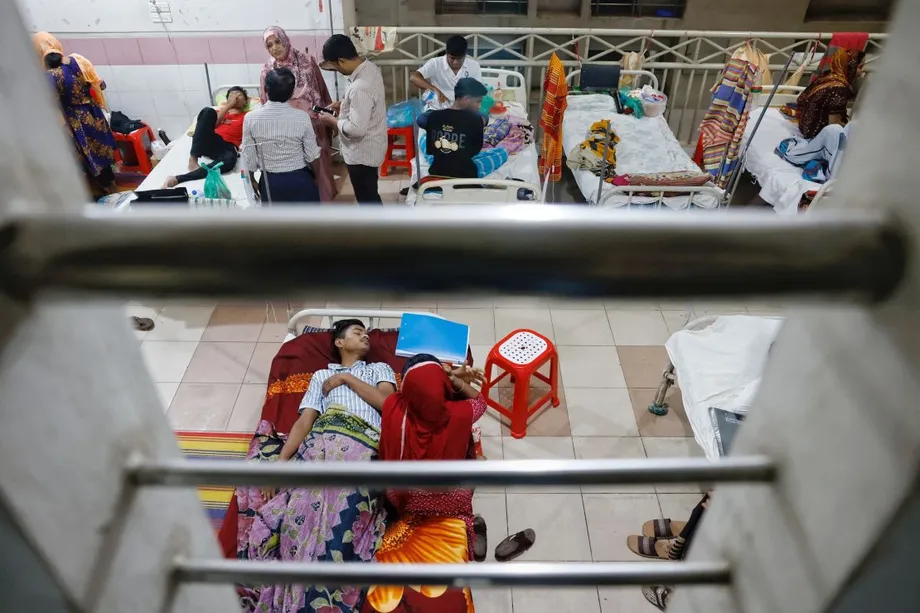 Bangladesh Dengue Deaths Reach 303 as Admissions Near 100,000 and Spread Beyond Major Cities