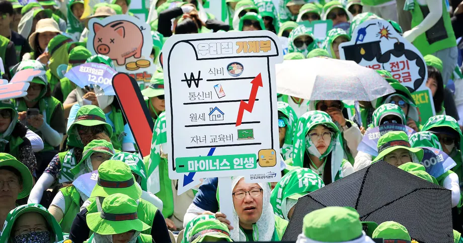 South Korea's Wage Gap Hits 1.94 Million Won as Nonregular Employment Reaches Record