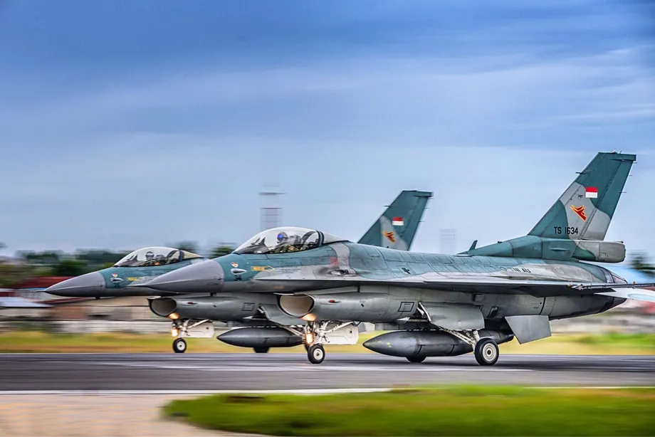 Indonesia Tests F-16s on East Java Toll Road as Emergency Runway Plans Expand